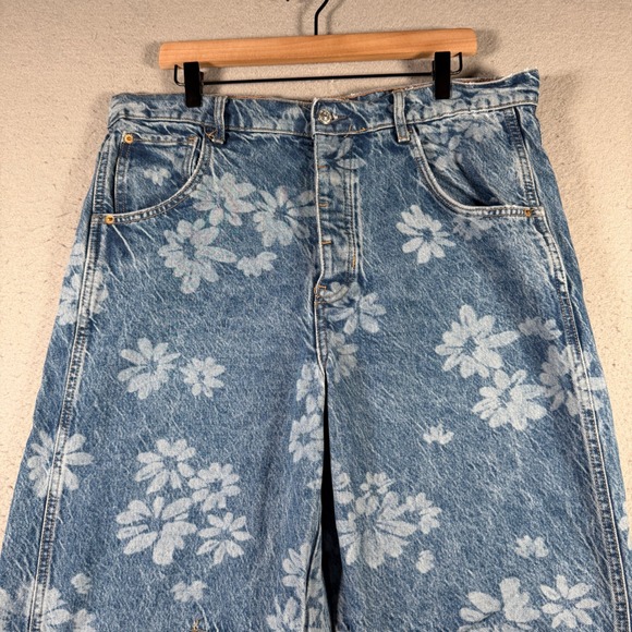 Free People We The Free Floral Barrel Leg Jean Blue High Rise Size 32 Distressed - Picture 3 of 13